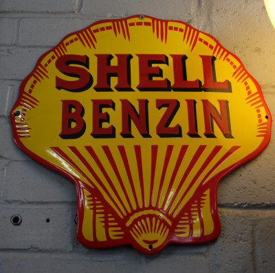 Shell Benzin sign