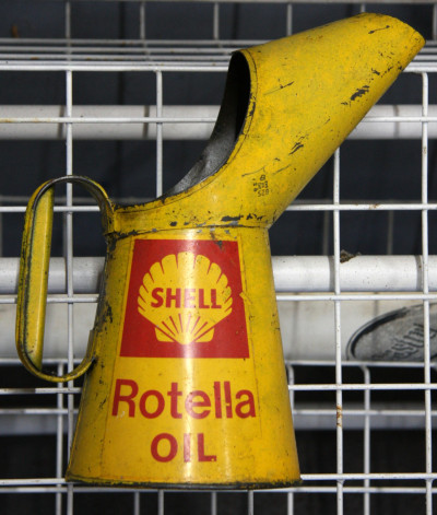 Shell Rotella Oil can