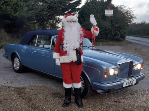 Winchester Auto Barn Chauffeurs Santa to Stockbridge to Switch on the Village Lights!